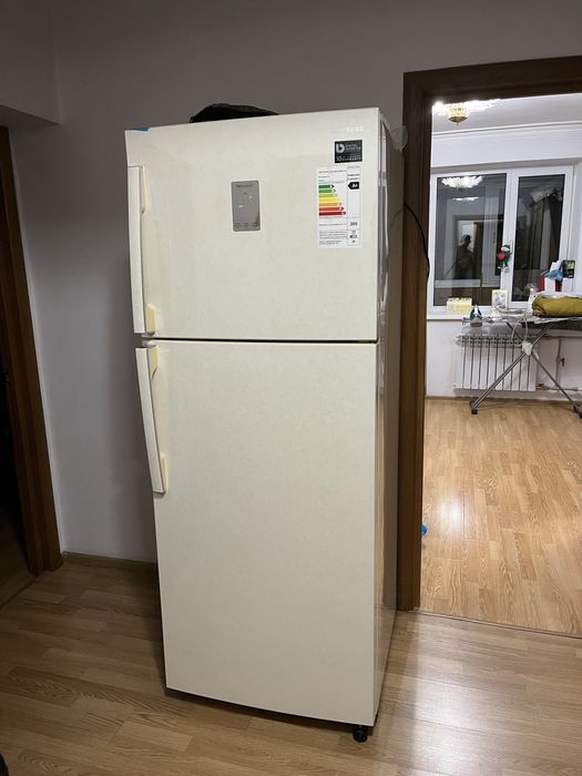 Продам холодильник Samsung