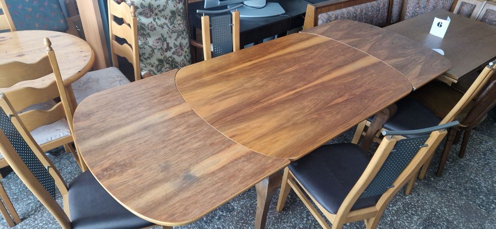 Masa cu 4 scaune din lemn masiv