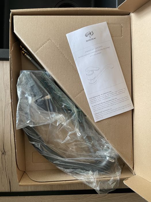 Нов смесител за кухня в черен мат