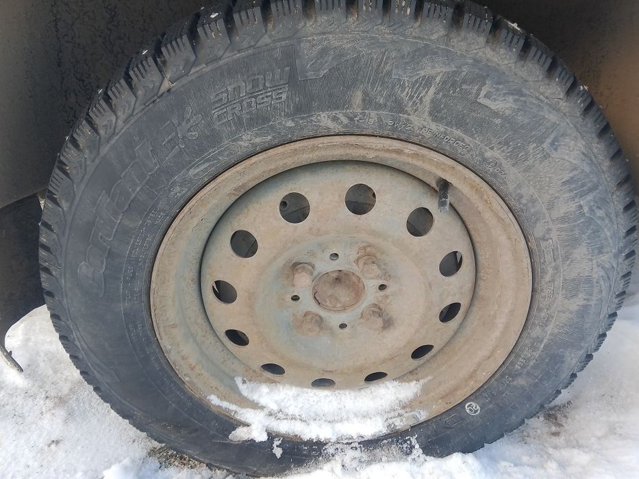 Продам резину с дисками . зима