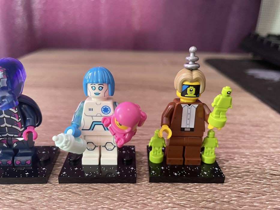 Lego Minifigures 71046 and 71039