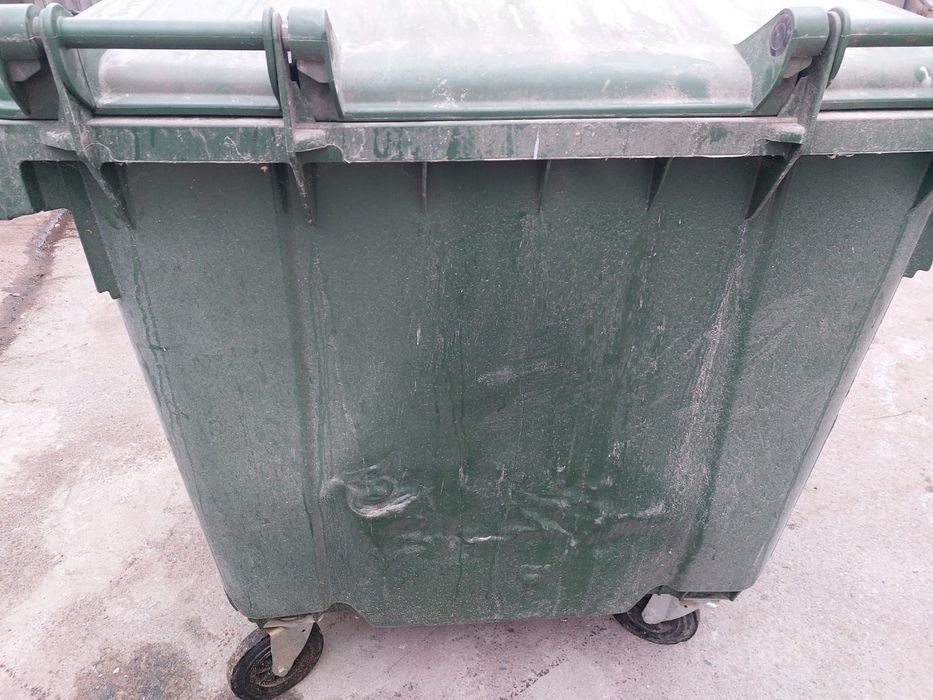 Мусорный контейнер