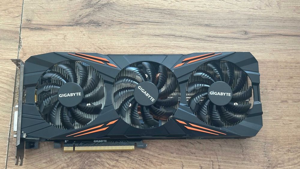 Gigabyte GeForce GTX 1080 8GB GDDR5X triple-fan, “FAN STOP”, backplate