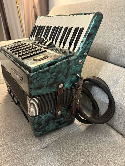 Acordeon Weltmeister Stella cu 80 de basi