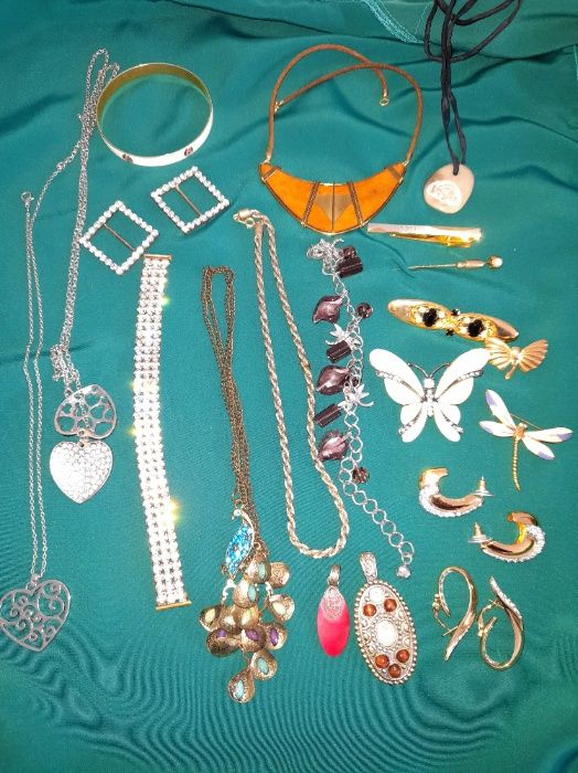 Bijuterii dama - lantisoare, bratari, pandative, brose, cercei