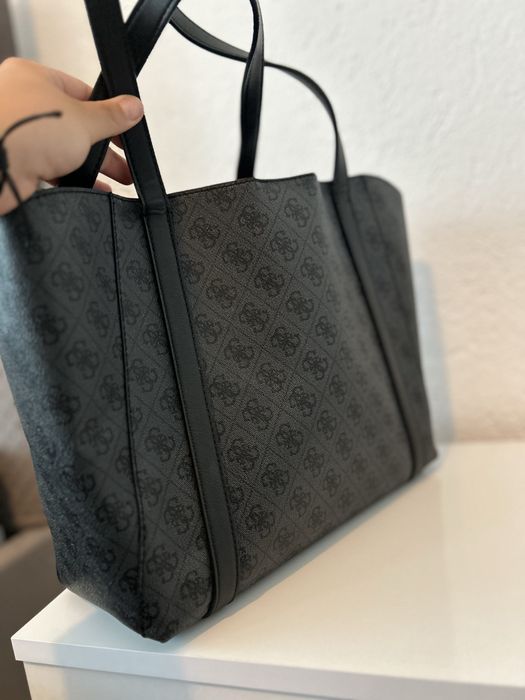 Дамска чанта Guess