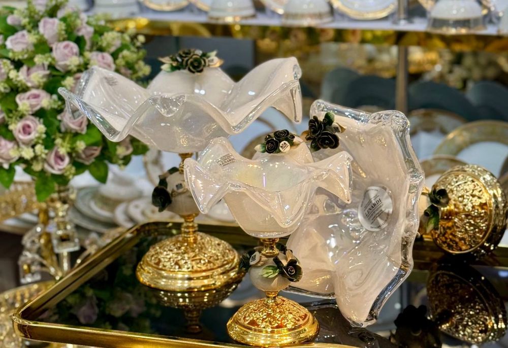 Сервиз декоративный на золотой подставке