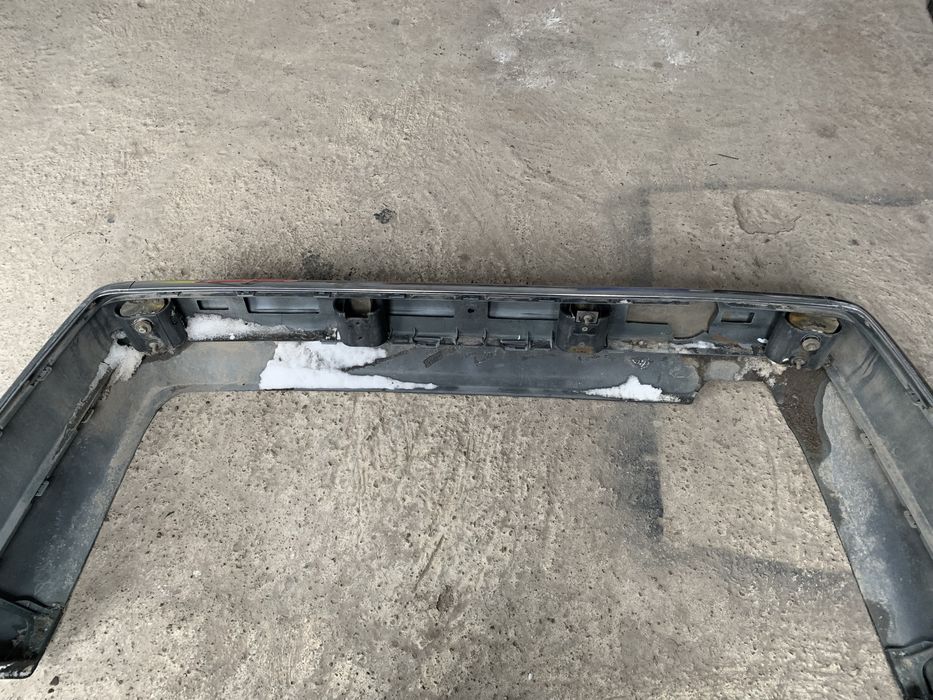 Продам задний бампер оригинал на 124