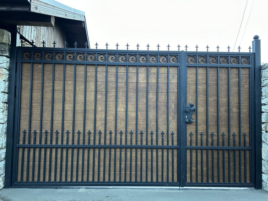 Врати за вход - от желязо, ковано желязо, ламели тип щора и други