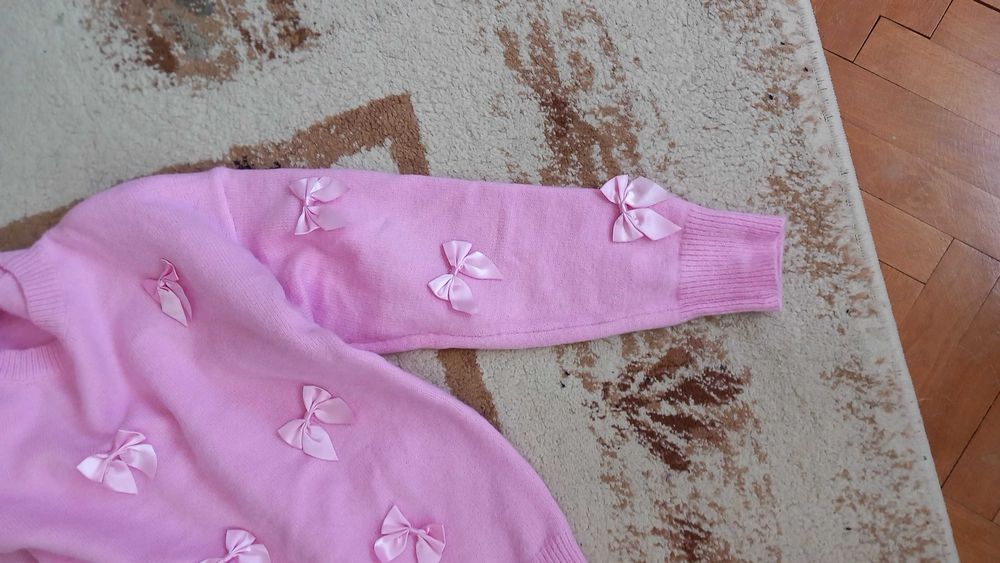 Пуловер с 3Д панделки