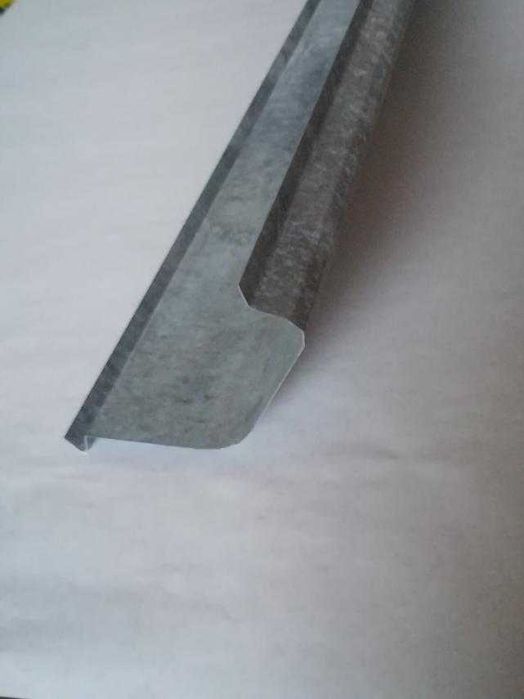 Продава прагове за Nissan Terrano II и Ford Maverik.