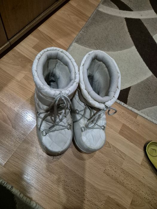 Ботуши апрески,дамски бели