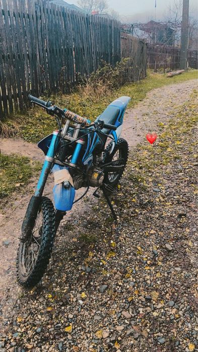 Vînd cross 125 stare buna