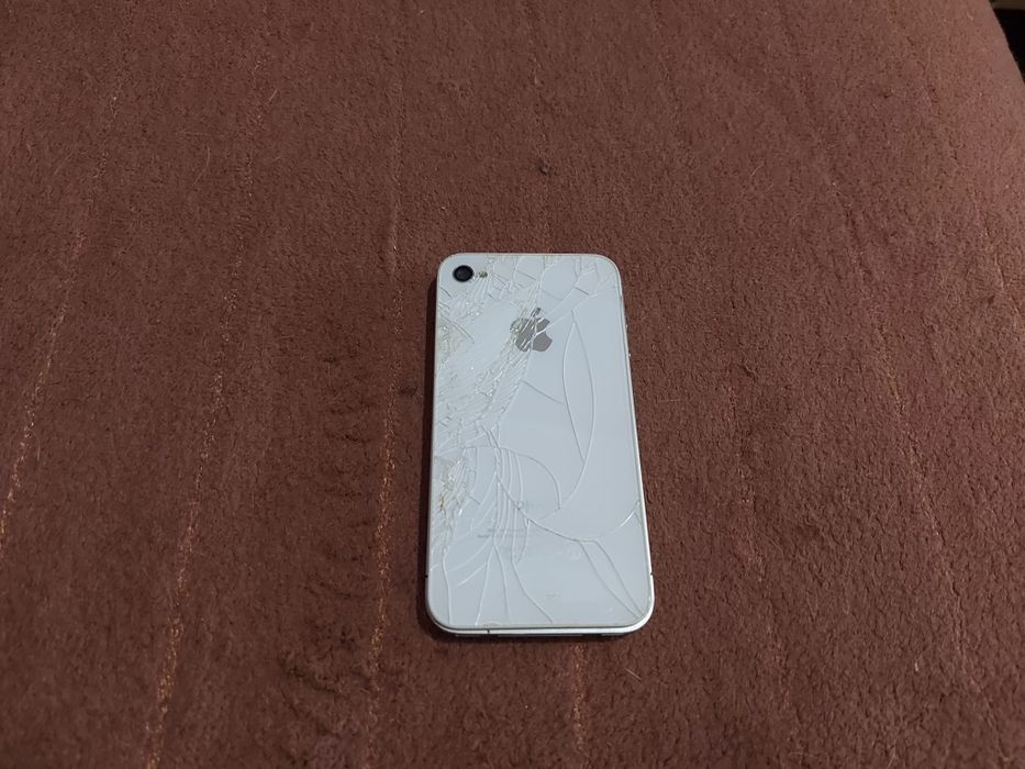 Iphone 4, pentru piese 3 bucati