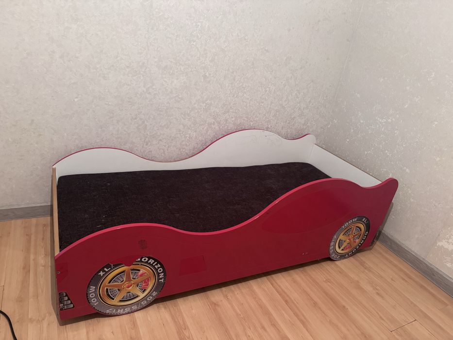 Детская кроватка 170/70 ,состояние хорошее вместе с матрасом