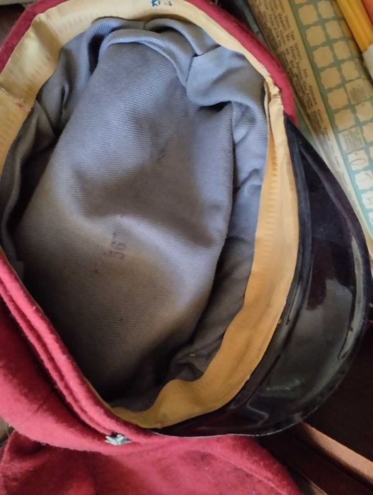 стара барета от студентска  униформа