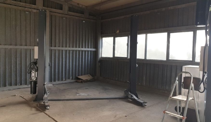 Продавам 2 подемника (крикове / автоподемници)