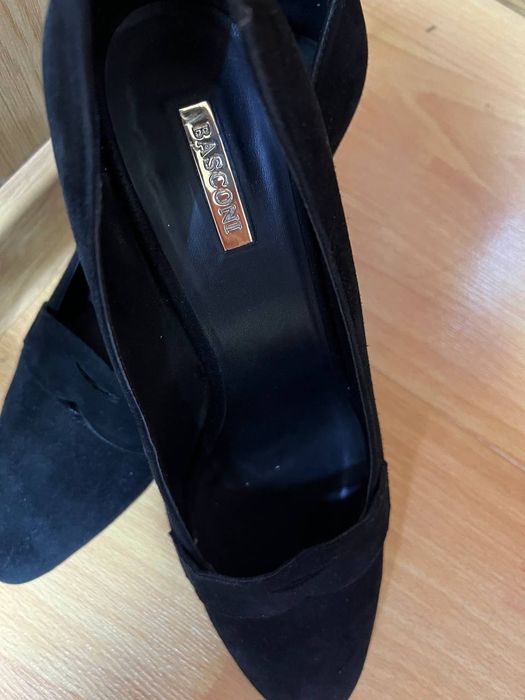 Продаются новые фирменные туфельки
