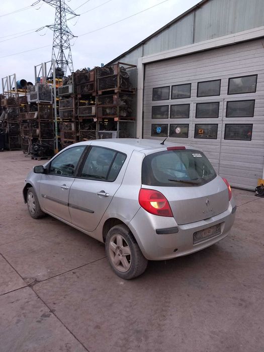 Renault clio 3  1.2 BENZINA an 2009 Dezmembrez/Dezmembram