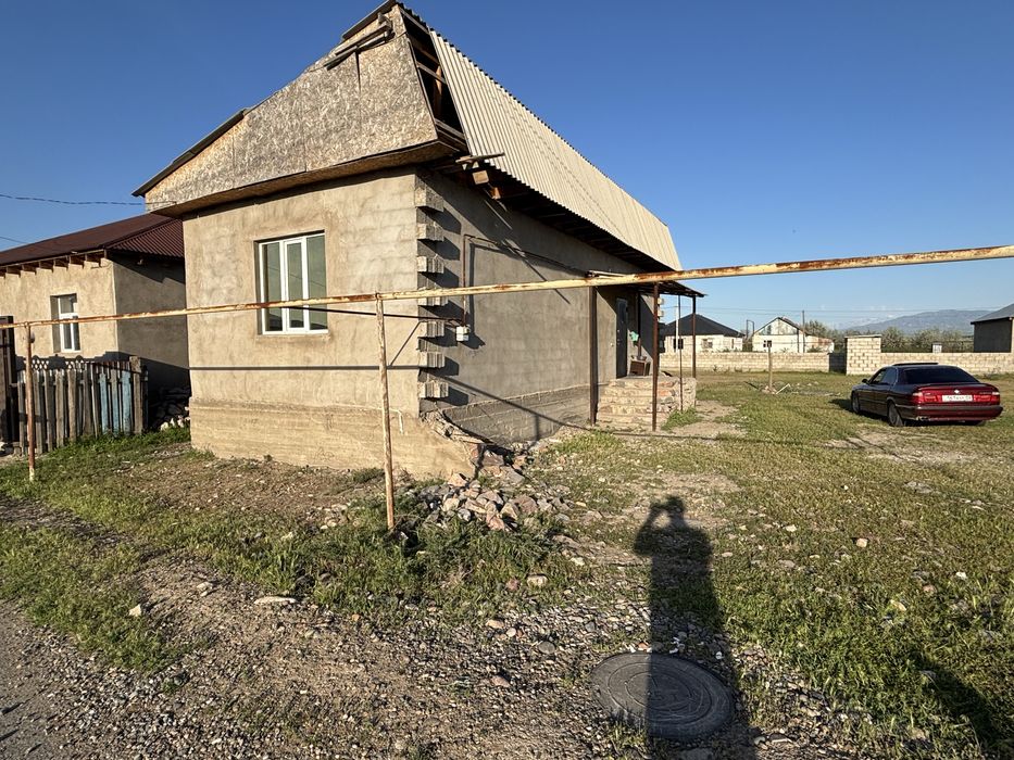 Үй сатылады 9 соттық жерімен
