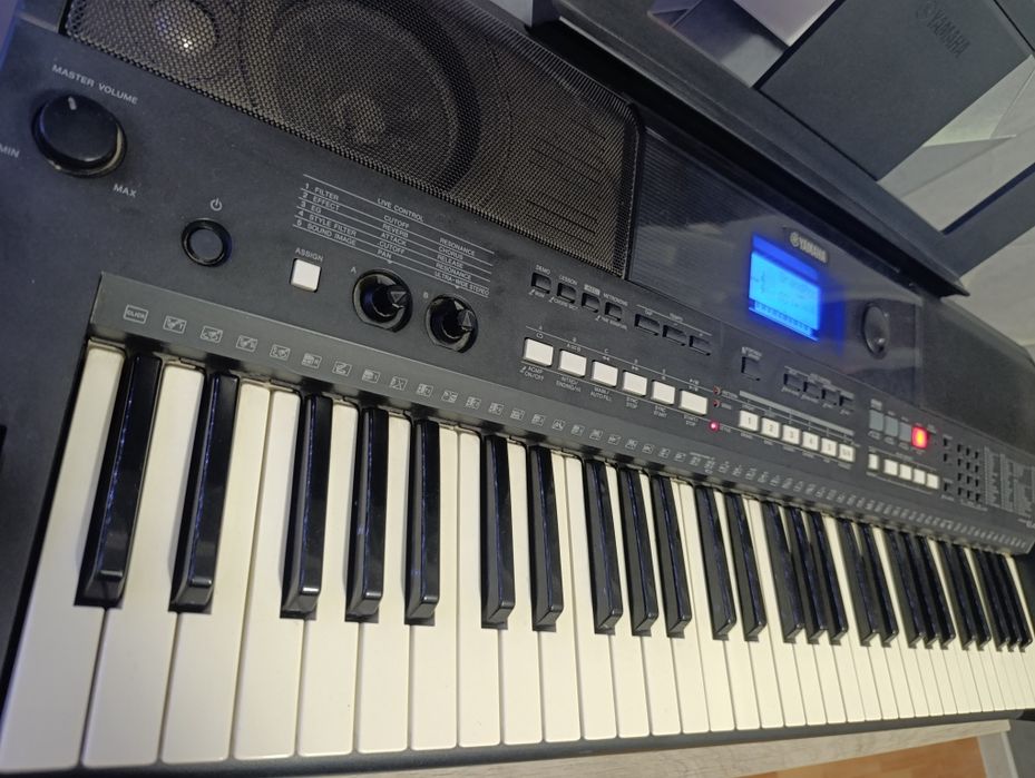 Продам Синтезатор