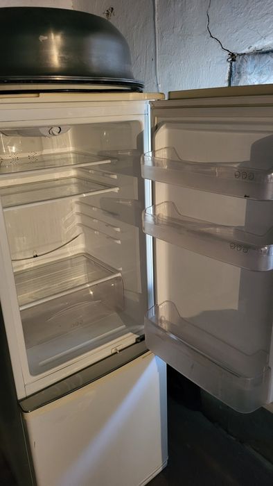 Продам холодильник