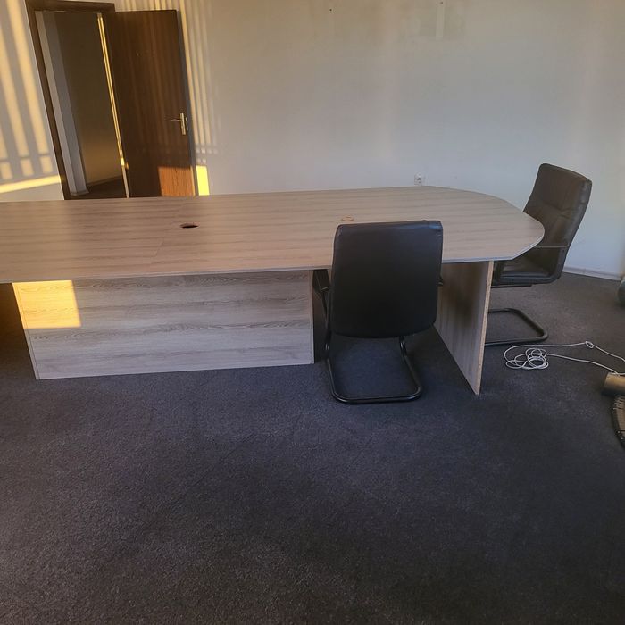 Офис оборудване бюра шкафове и др.