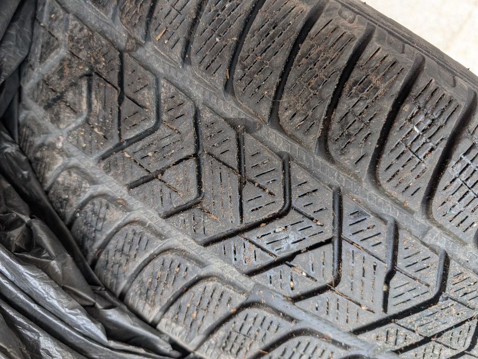 Pirelli Scorpion Winter 235/50/19