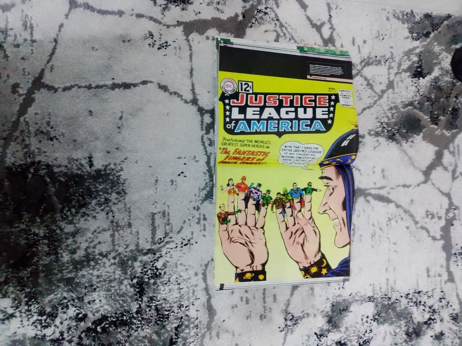 Продам бестселлеер DC COMICS 500 000 тыс сум