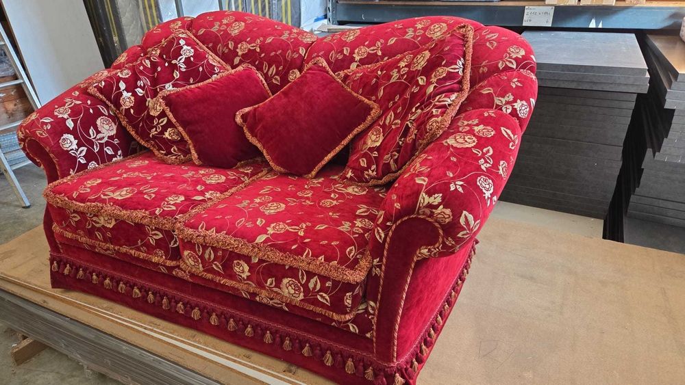 Canapea  Living – Made in Italy – catifea roșie – stil clasic italian