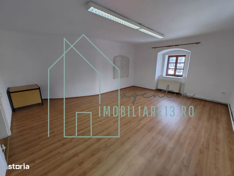 De inchiriat spatiu ultracentral langa piata primariei Sebes jud. Alba