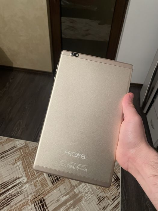 Tabletă Facetel. Q3 auriu.