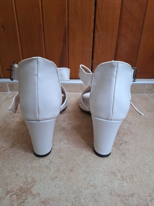 Сандали бели дамски 41 номер