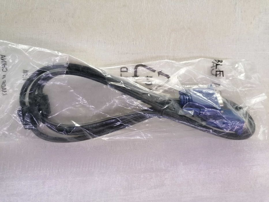 VGA към VGA кабел за монитор / телевизор / проектор - НОВ