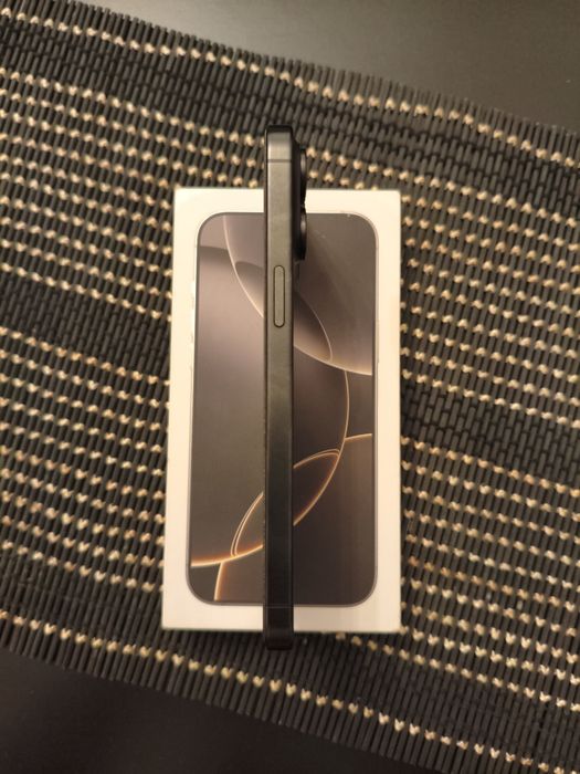 iPhone 15 Pro Max / 256GB / 100%