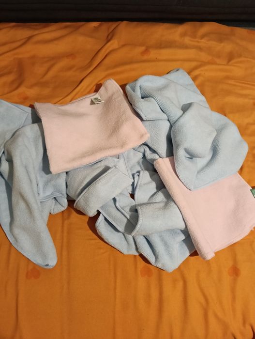 9 Prosoape noi din microfibra dimensiune 40 x 40 cm. La 40 lei.