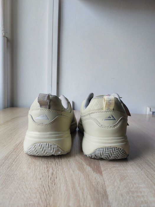 Adidași Sport Veer