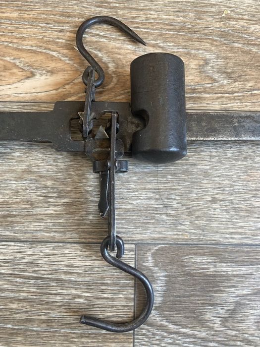 Продаю спец обувь 43 размер , и весы !