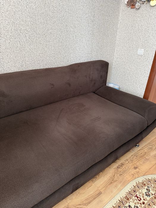 Продам диван коричневого цвета