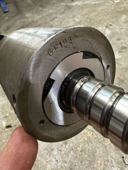 Șurub cu bile CNC de 25 pas 10 – 1000 mm – piuliță industrială în carc