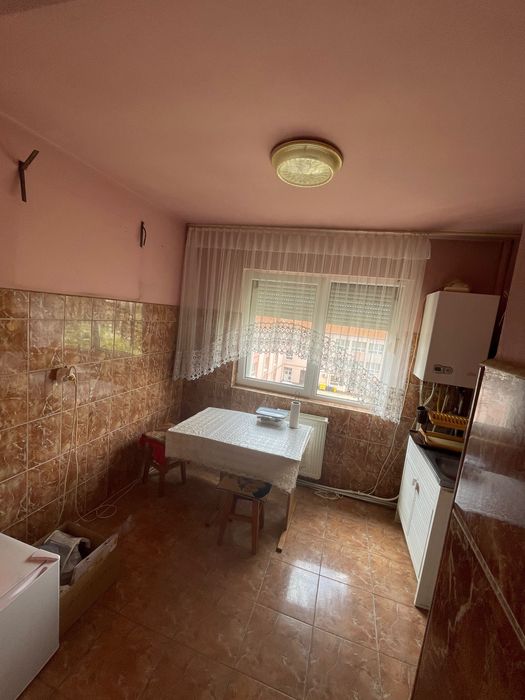Vând apartament cu 3 camere