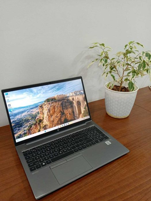 HP ZBook i7-10, 8/256, NVidia Quadro 2gb + Intel graphics, otpechatka