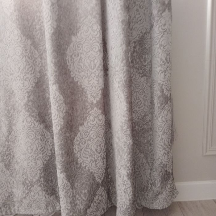 Шторы, с тюлью. На 2 окна.