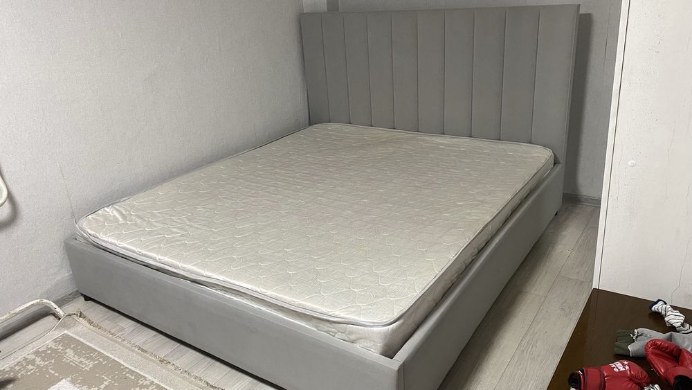 Спальная кровать