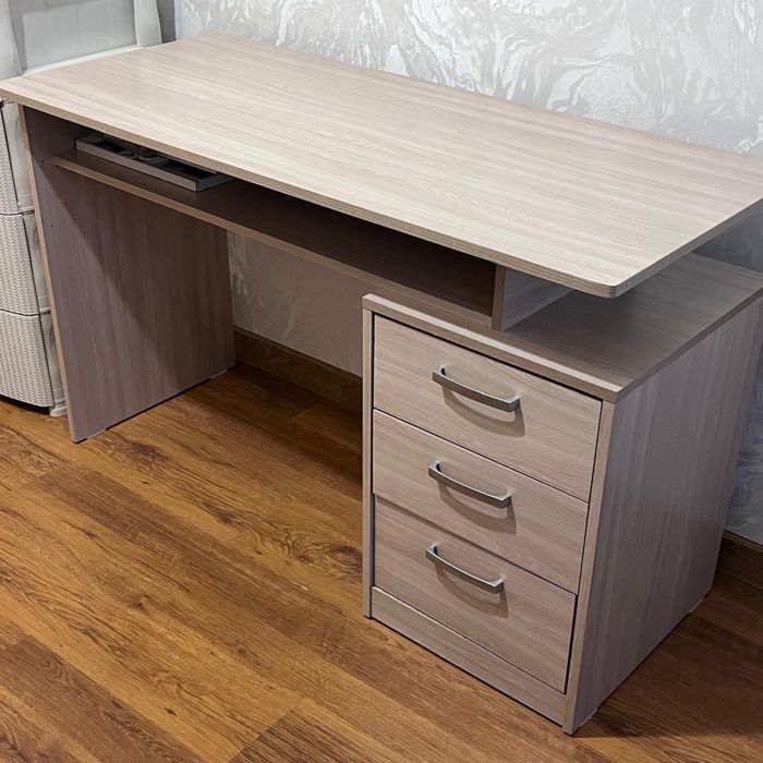 рабочий стол, компьютерный стол