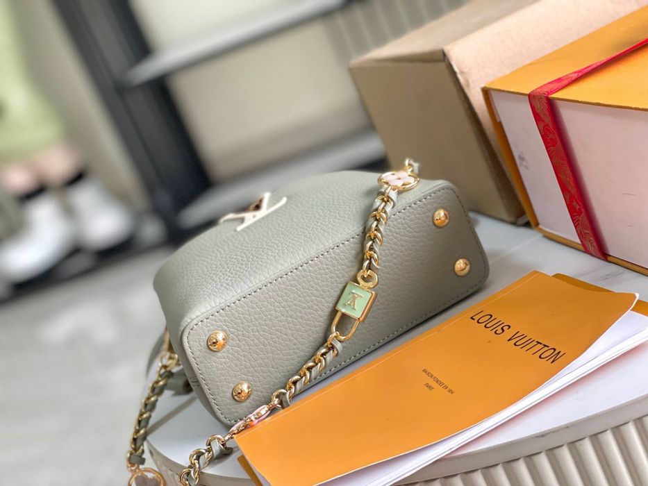 Geanta Louis Vuitton Capucines BB