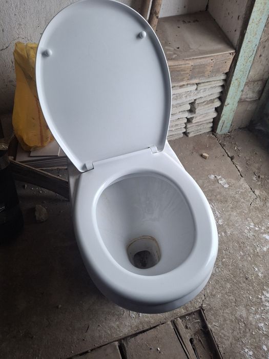 Продам унитаз отл состояние без бочка