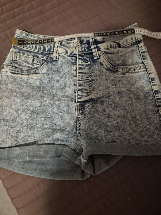 Blugi scurti high waist