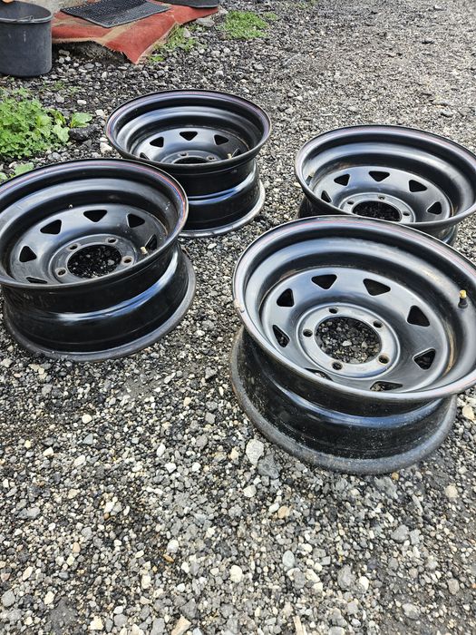 Set de 4 jante 7j R15 SUZUKI  samurai vitara jimny 5x139.7 Fără mesaje inutile anunțul este valabil atâta timp cât este activ ! Pretul este pt toate 4