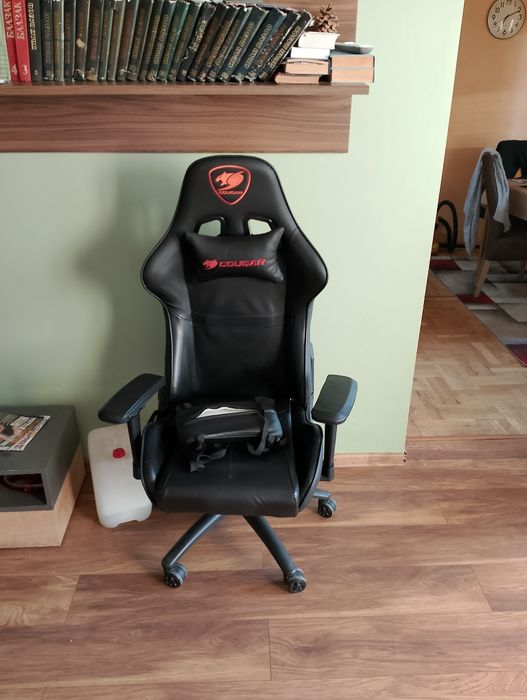 Продавам Въртящ Стол.